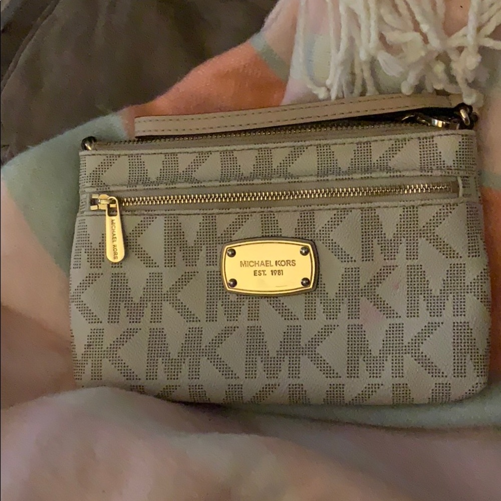 Michael kors wristlet